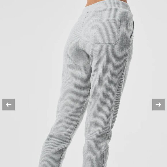 Alo Yoga Muse Sweatpant - Athletic Heather Grey Size: M - Picture 5 of 12